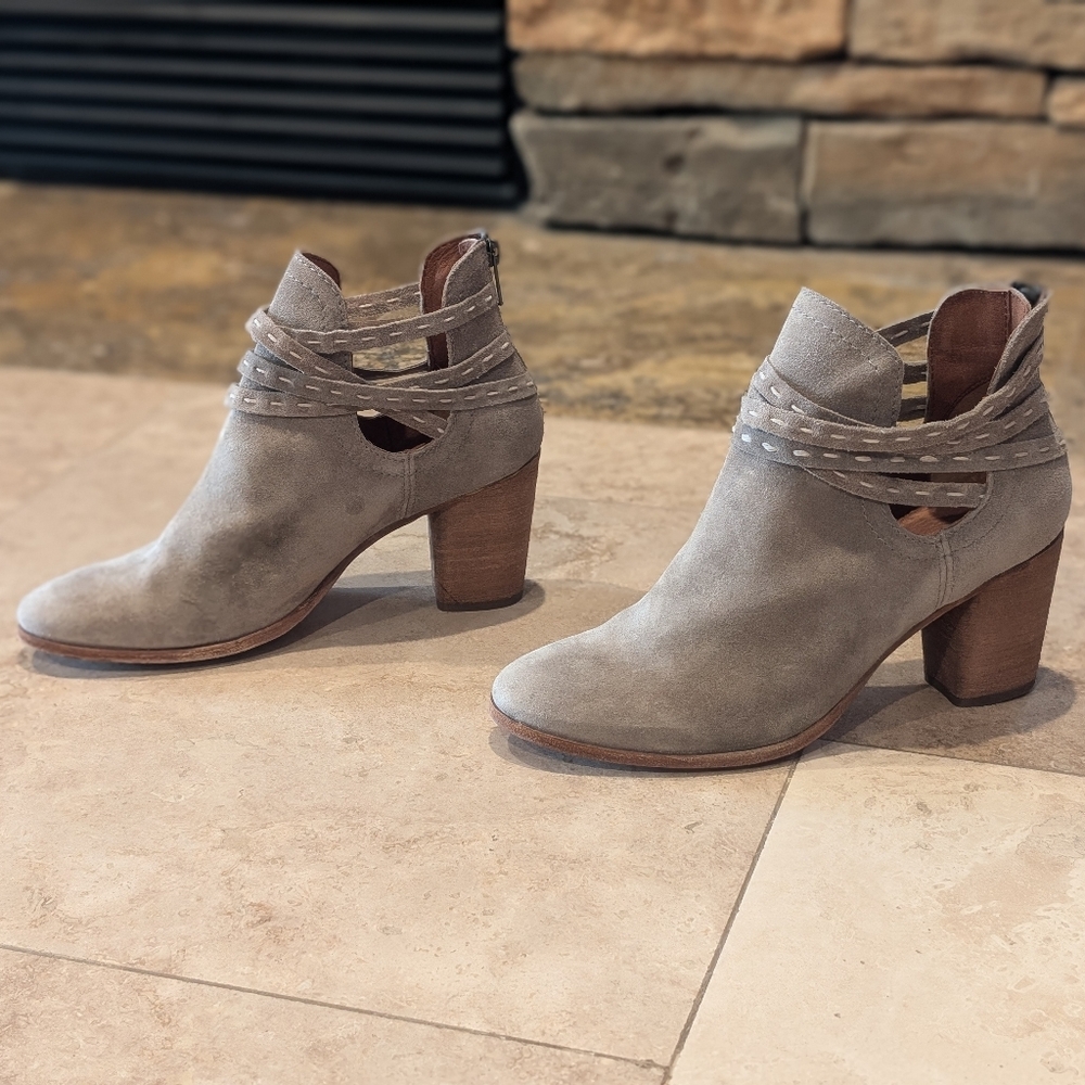 NEW! Frye Women's Naomi Pickstitch Shootie Ash Suede 8